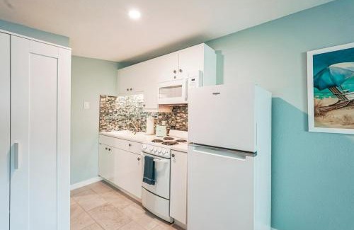 Siesta Key Village Apartamento | Chic Studio Cottage - Walk to Siesta Key Beach!