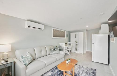 Siesta Key Village Apartamento | Chic Studio Cottage - Walk to Siesta Key Beach!
