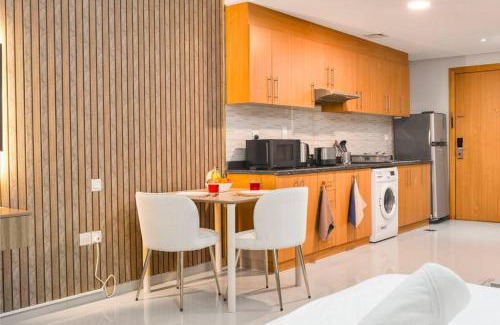 Al Barsha Apartamento | Chic Studio Stay with Gym, Pool, and Kitchenette
