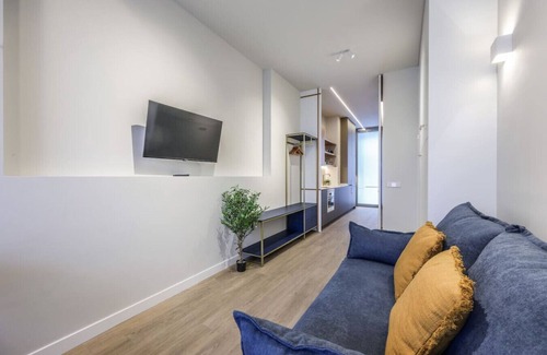 Chueca Apartamento | Chic Studio Steps from Gran Vía, Madrid