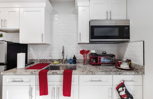 Harper Woods Apartamento | Chic studio with AC and WiFi in superb Harper Woods