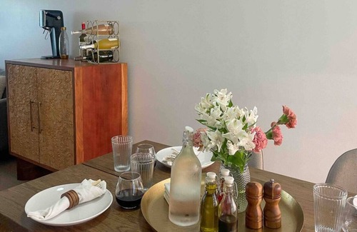 Hyde Park Apartamento | Chic Studio with WiFi and AC in Lovely UChicago area