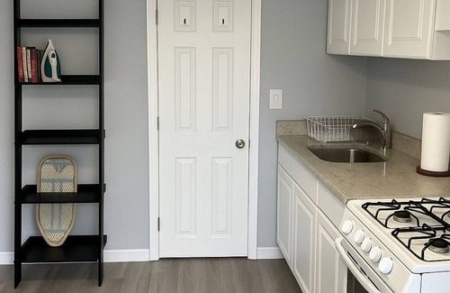 Chicago Apartamento | Chic Studio with WiFi and AC in Beautiful Chicago