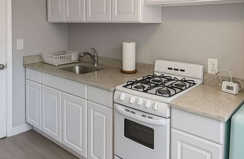 Chicago Apartamento | Chic Studio with WiFi and AC in Beautiful Chicago