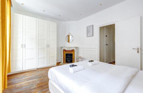 Champs-Elysees Apartamento | Chic Terrasse a 5min des Champs-Elysees with AC