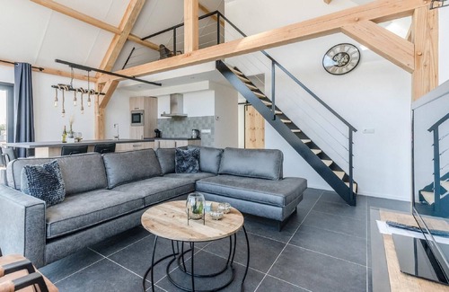 Baarle-Nassau Casa | Estancia elegante con techo de paja