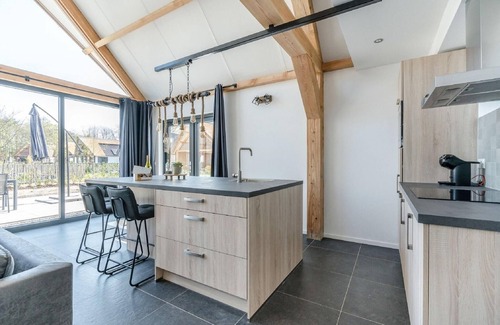 Baarle-Nassau Casa | Estancia elegante con techo de paja