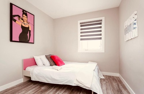 Fort Gary Apartamento | Chic themed 4 bedroom + Hottub + Free Parking