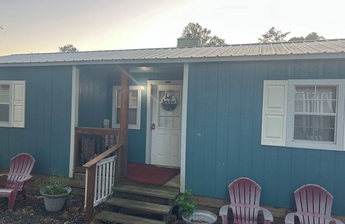 Riverdale Apartamento | Chic tiny house with 2 bedrooms and 2 bathrooms. Perfect for an overnight stay.