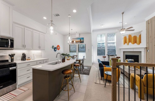 Lewisville Casa | Chic Townhome: Arcade Games, EV Charging, Putting Green, & Luxury Decor!