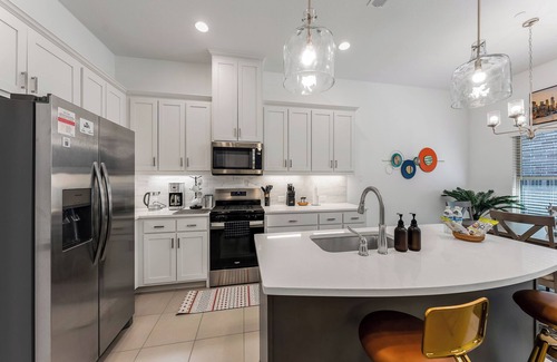 Lewisville Casa | Chic Townhome: Arcade Games, EV Charging, Putting Green, & Luxury Decor!