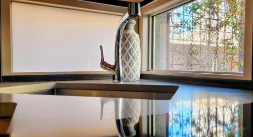 Raynolds Addition Apartamento | Chic Townhome Haven rooted Downtown