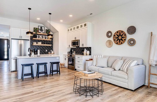 Windsor Park Casa | Chic Townhouse 2 Mi to Downtown Indianapolis