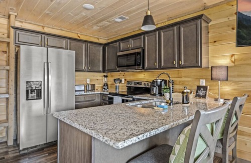 Sevierville Casa | Chic Treehouse Cabin with View
