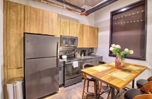 Midtown Hotel | Chic Ultramodern Loft Suite w/Designer Features
