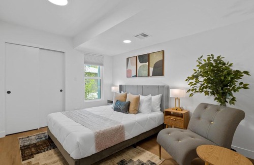 Camelback East Casa | Chic Uptown Phoenix Home - Pool Table & Perfect Location
