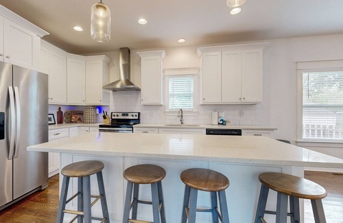 Woodbine Condominio | Chic Urban Getaway Brand-New Condo w/ Patio, Minutes to Nashville Hot Spots
