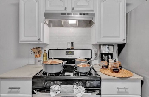 Downtown Historic District Casa | Chic Urban Oasis: Meets Comfort