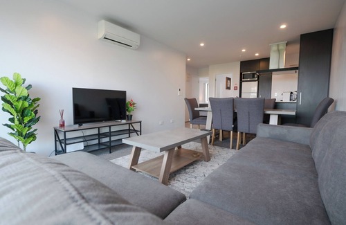 Newton Apartamento | Chic Urban Retreat in Grey Lynn