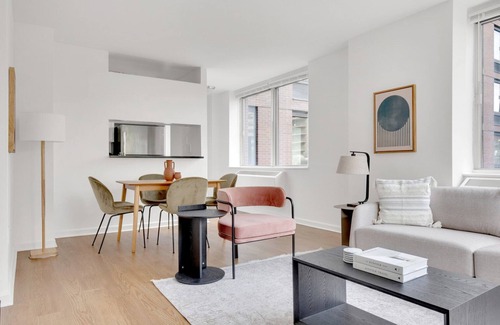 Lincoln Square Apartamento | Chic UWS 2BR w/ Gym, Elevator & DM, near Lincoln Center, by Blueground