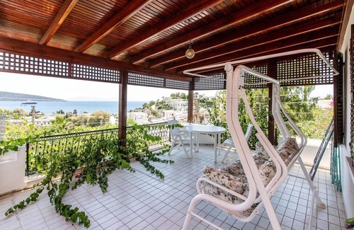 Bodrum City Center Apartamento | Chic Villa w Fireplace, BBQ 5 min to Beach