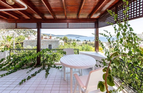 Bodrum City Center Apartamento | Chic Villa w Fireplace, BBQ 5 min to Beach