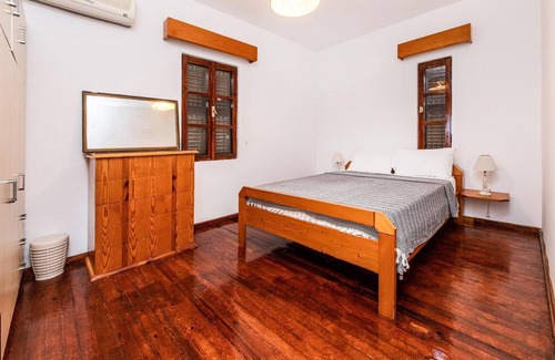 Bodrum City Center Apartamento | Chic Villa w Fireplace, BBQ 5 min to Beach