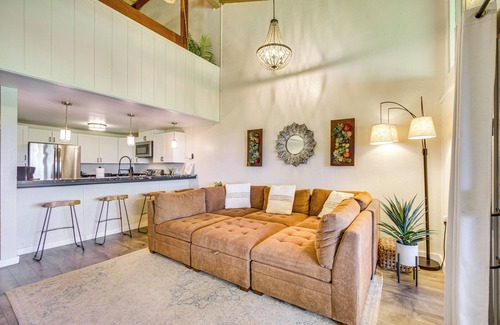 Waikoloa Apartamento | Chic Waikoloa Condo w/ Lanai + Complex Pools!