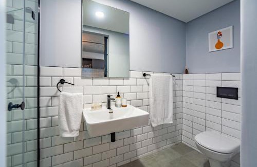 West Beach Apartamento | Chic Warehouse Style 1 bedroom, Blouberg Beachfront, 14 Manhattan