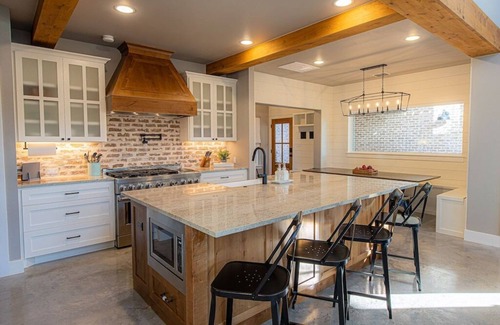 Kingsland Casa | Chic Waterfront Farmhouse + Pool + Game Room - Fun!