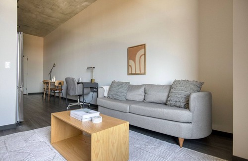 Near West Side Apartamento | Chic West Loop 1BR w/ Rooftop & Dog Wash, nr L, by Blueground