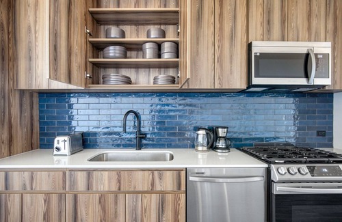 Near West Side Apartamento | Chic West Loop 1BR w/ Rooftop & Dog Wash, nr L, by Blueground
