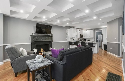 Forestview Casa | Chicago FHS Rental - Vernon Ave