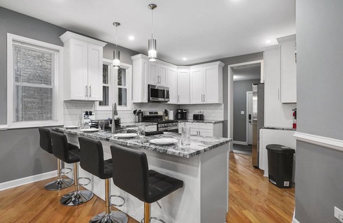Forestview Casa | Chicago FHS Rental - Vernon Ave