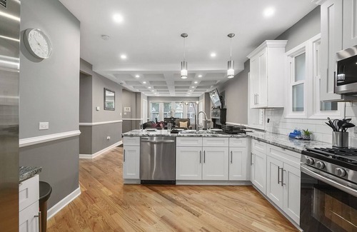 Forestview Casa | Chicago FHS Rental - Vernon Ave