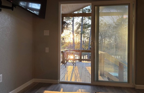 Lufkin Cabina | Chicken Coop Waterfront Cabin on Stocked Pond