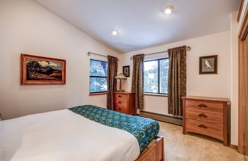 West Meadows Casa | Plumas De Pollo Duplex
