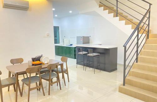 Sungai Jawi Apartamento | Chicken Little 4-bedroom home with free parking! Available for Business Trip