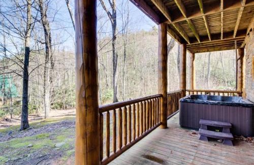 Gatlinburg - Pigeon Forge Hotel | Chief Big Log Cabin