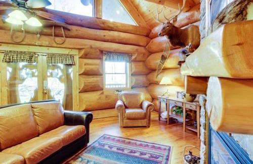 Gatlinburg - Pigeon Forge Hotel | Chief Big Log Cabin
