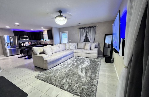 San Antonio Casa | Child Friendly Home + Pool/Hot Tub Near Six Flags SeaWorld And Iconic RiverWalk