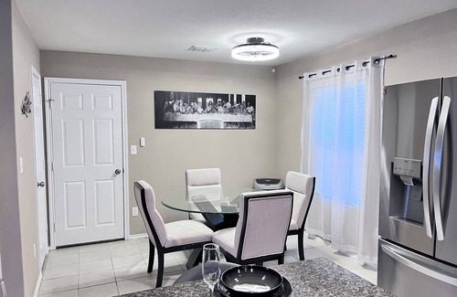 San Antonio Casa | Child Friendly Home + Pool/Hot Tub Near Six Flags SeaWorld And Iconic RiverWalk