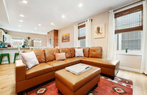 Aspinwall Casa | Child Friendly, Parking, King Bed, 15 min to Downtown