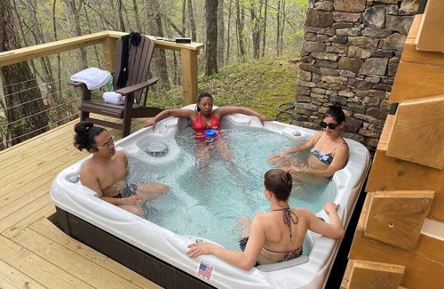 Benton Villa | Chilhowee Cabin | Ocoee Hot Tub Cabin Sleeps 10