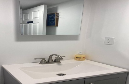 Newark Apartamento | Chill and Recharge: Cozy Room F