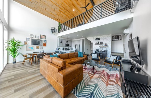 New Braunfels Cabina | Chill Country Ranch cabin near Gruene, New Braunfels, and White Water Amp.