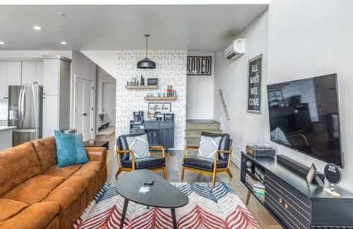 New Braunfels Cabina | Chill Country Ranch cabin near Gruene, New Braunfels, and White Water Amp.