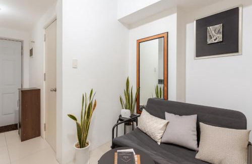 Loyola Heights Apartamento | Chill staycation near Ateneo, UP & Maginhawa eats