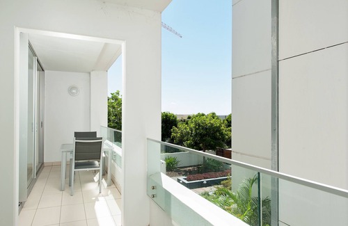 Nelson Bay Apartamento | Chillin at Oaks, Centre of Nelson Bay with a pool. Mid Week Stay Special now on.