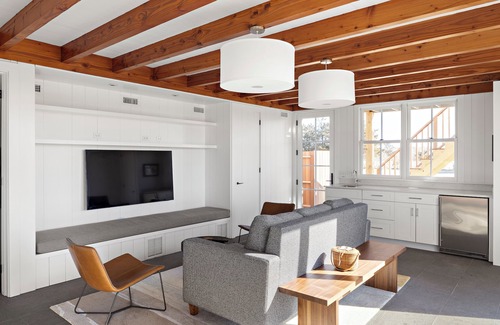 Chilmark Casa | Chilmark 1-bedroom Bunk house, WiFi, AC. Private Beach, Pets. No kitchen